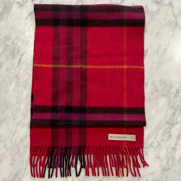 The Classic Chek Cashmere Scraf - Burberry in Red - Picture 1 of 3
